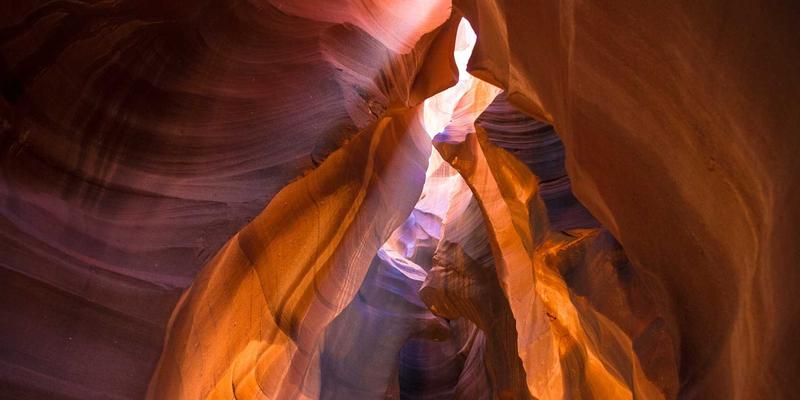 工业LED照明新纪元：可见光通信如何赋能工业物联网的定位、传输与安全